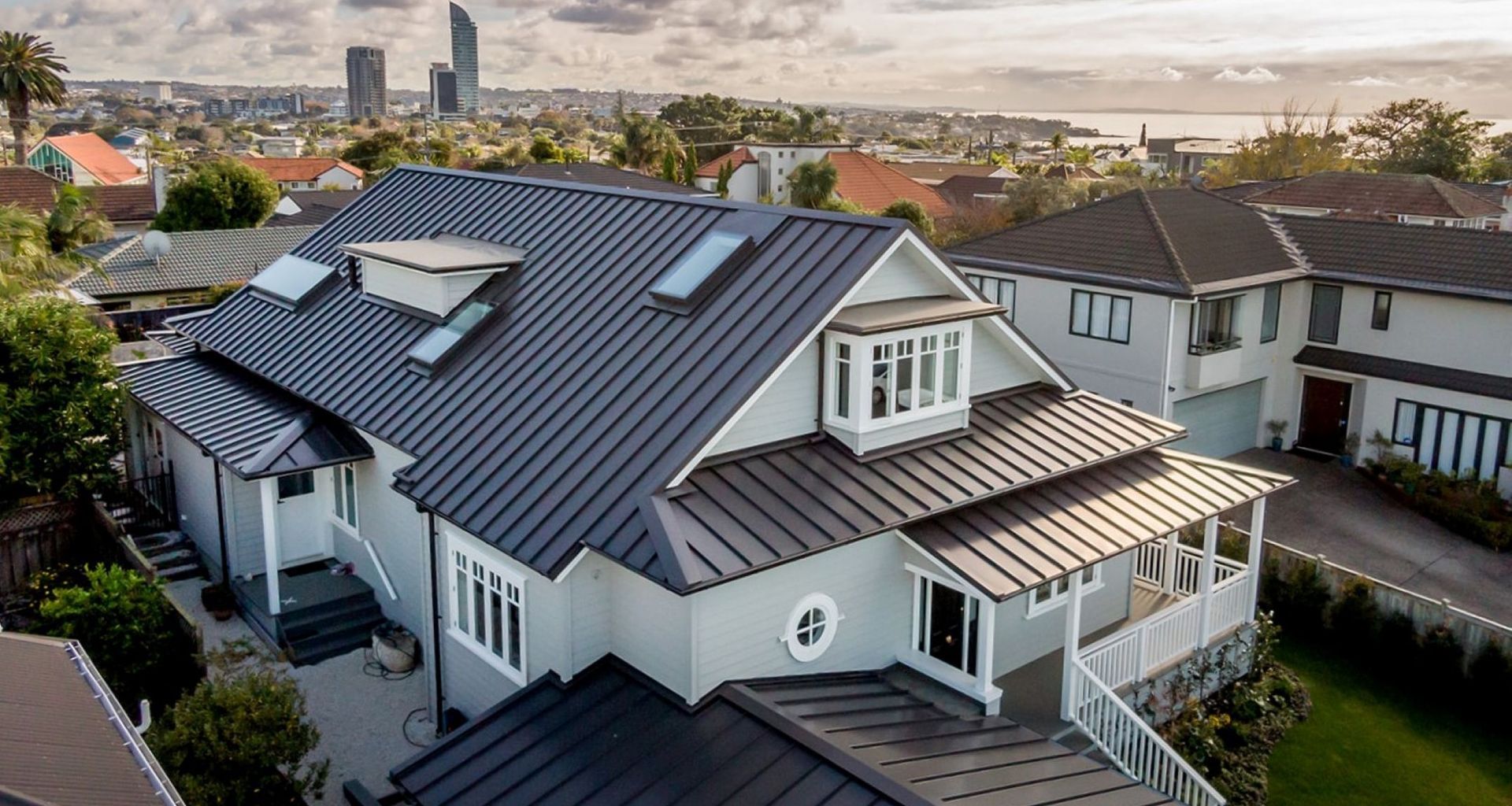 Bayview Beauty - Eurostyle Spanlok Roofing - Colorsteel banner