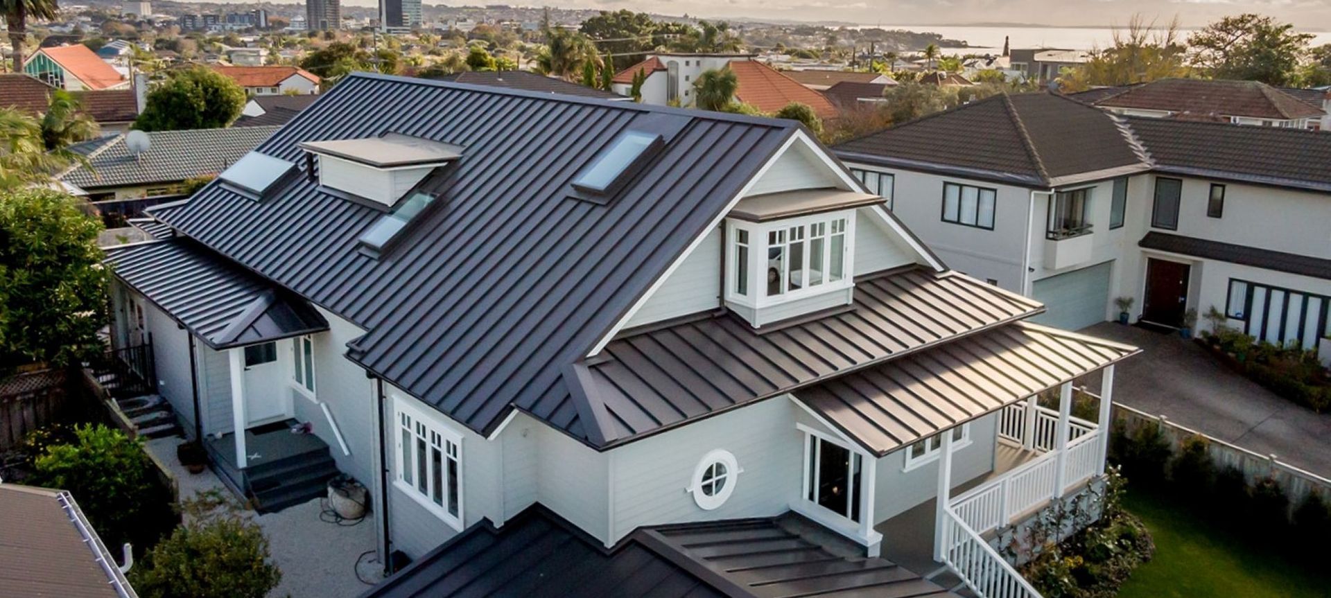 Bayview Beauty - Eurostyle Spanlok Roofing - Colorsteel banner