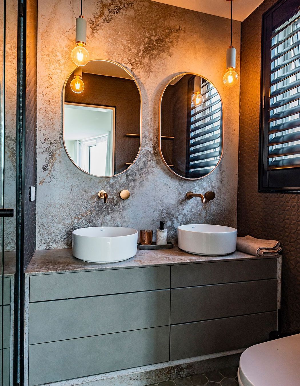 **Seaside Apartment Three Bronte.