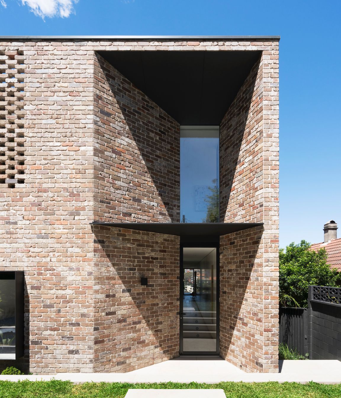 BRCAR-MORONEY-Brick-House-00682-V5-HR.jpg
