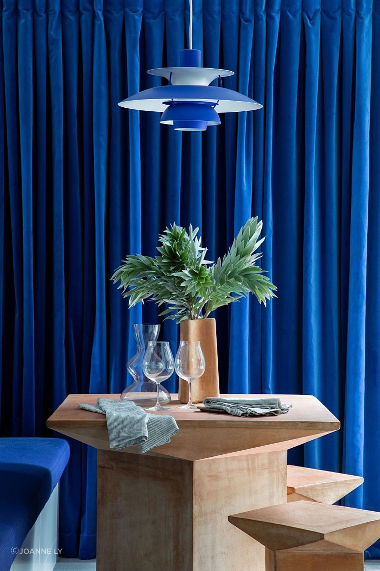 New Volumes Skáfos vase, Pitcher table and stools at Apartment in Double Bay by Architect George.