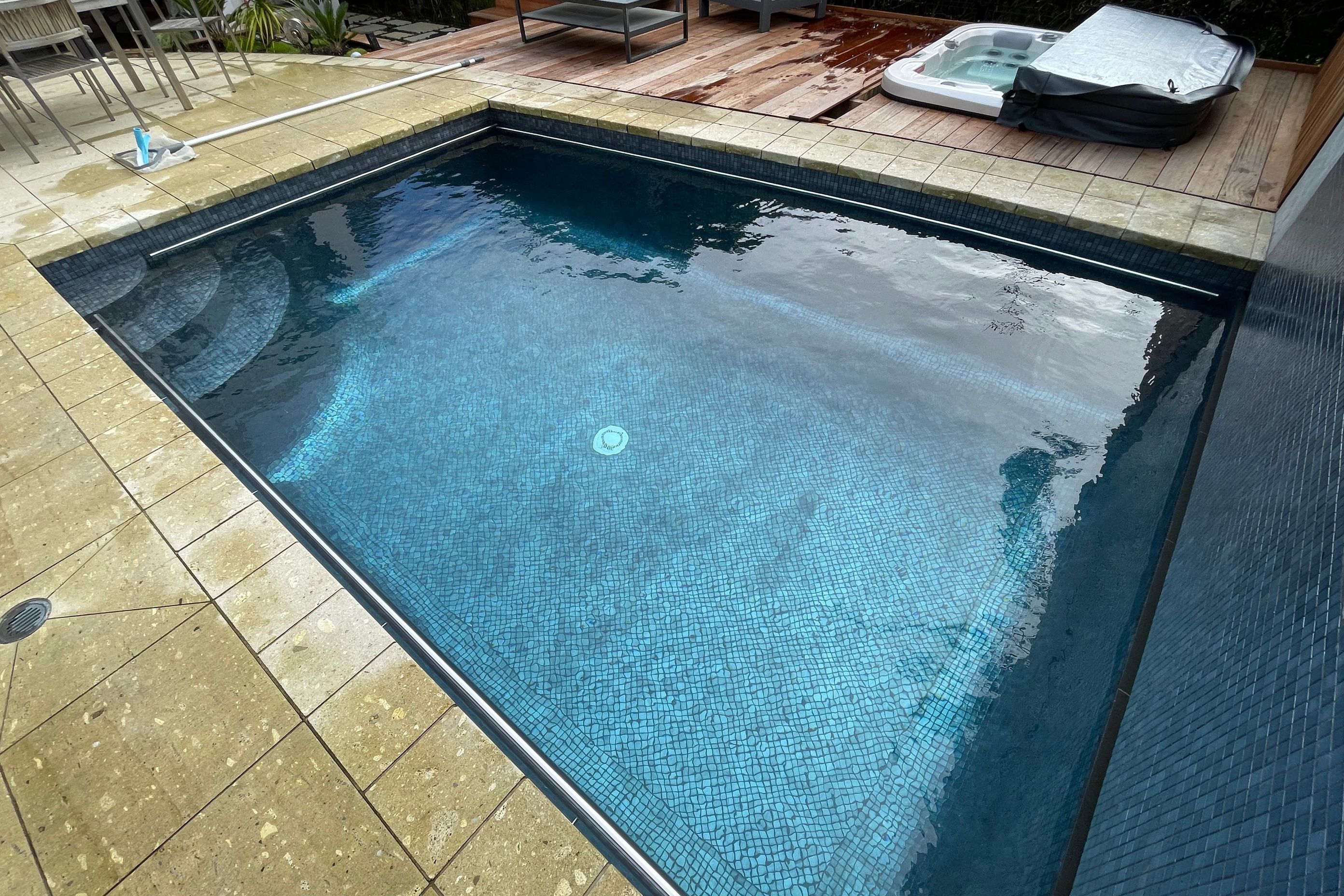 Fully tiling a swimming pool offers several benefits beyond durability. Tiles are highly customisable, allowing for a wide range of colours, patterns, and finishes to create a unique, luxurious aesthetic. They are also resistant to fading, chemical damage, and algae growth, making maintenance easier!