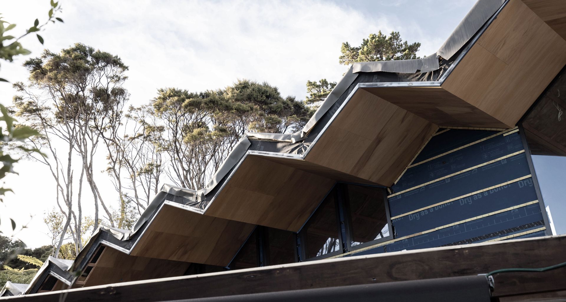 Woodfern Cres, Titirangi banner