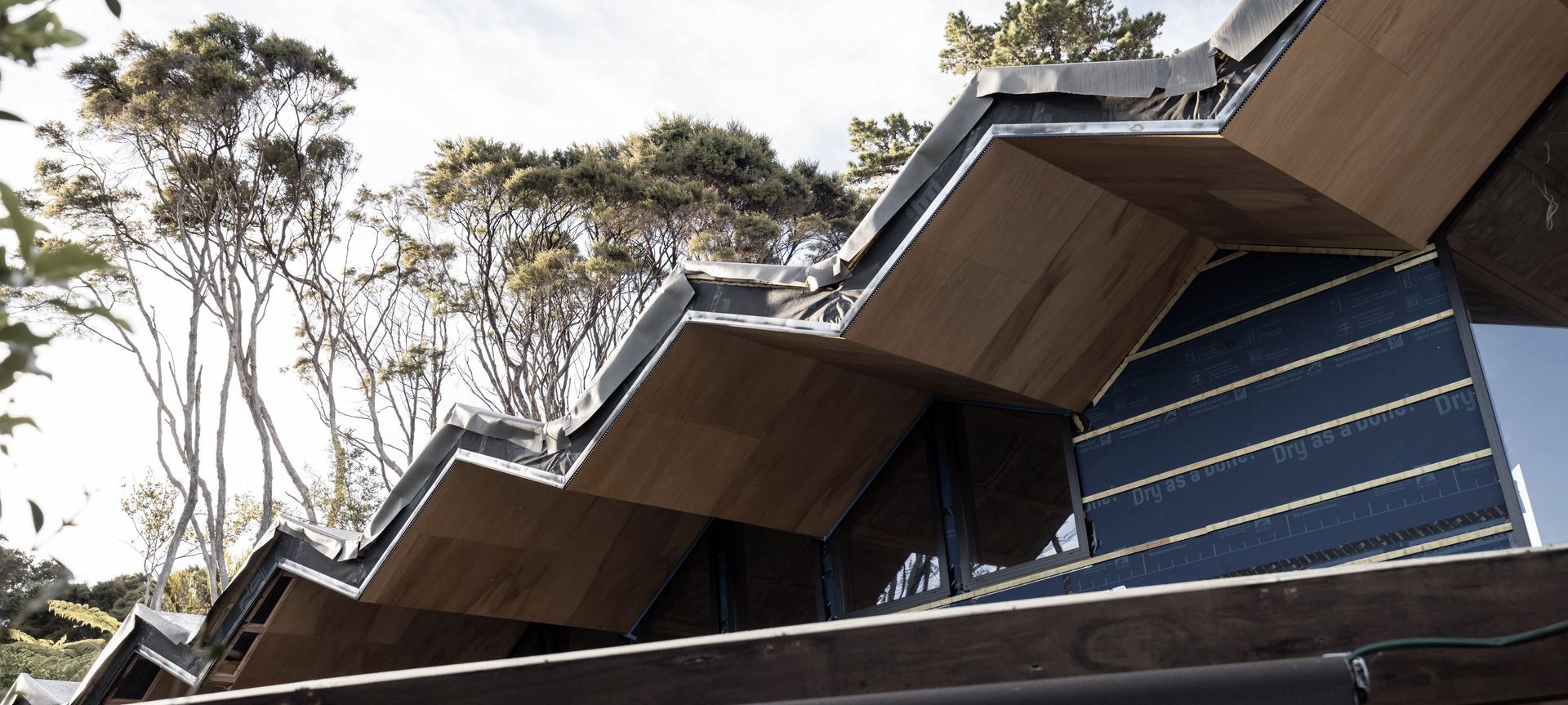 Woodfern Cres, Titirangi banner