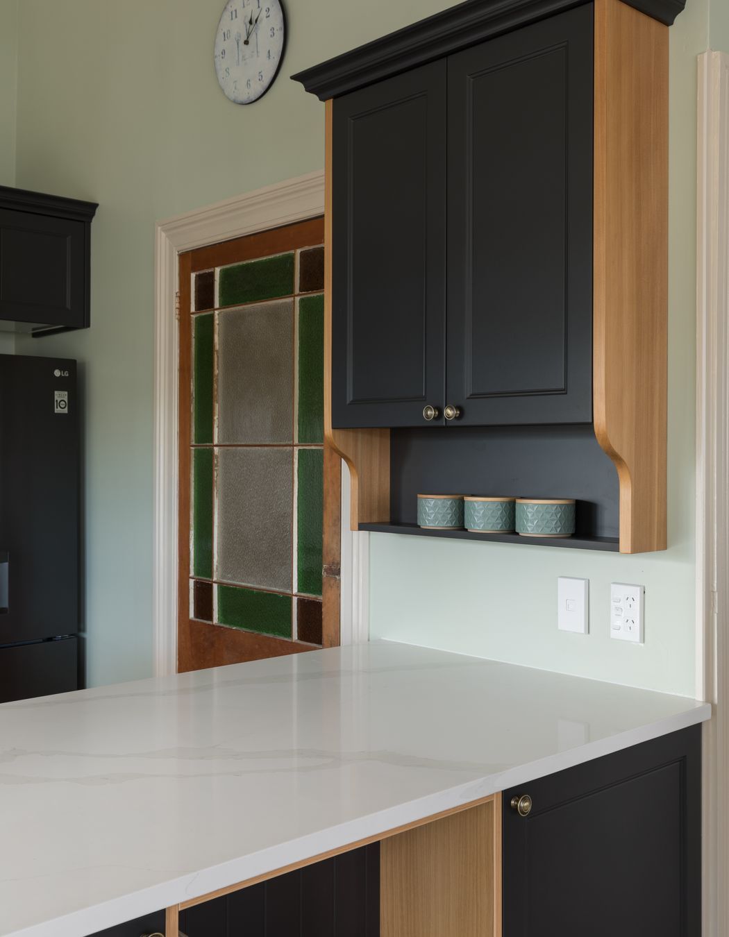 Dezignatek Contemporary profile in Carbonite Texture. Designed by Lisa Thesing.