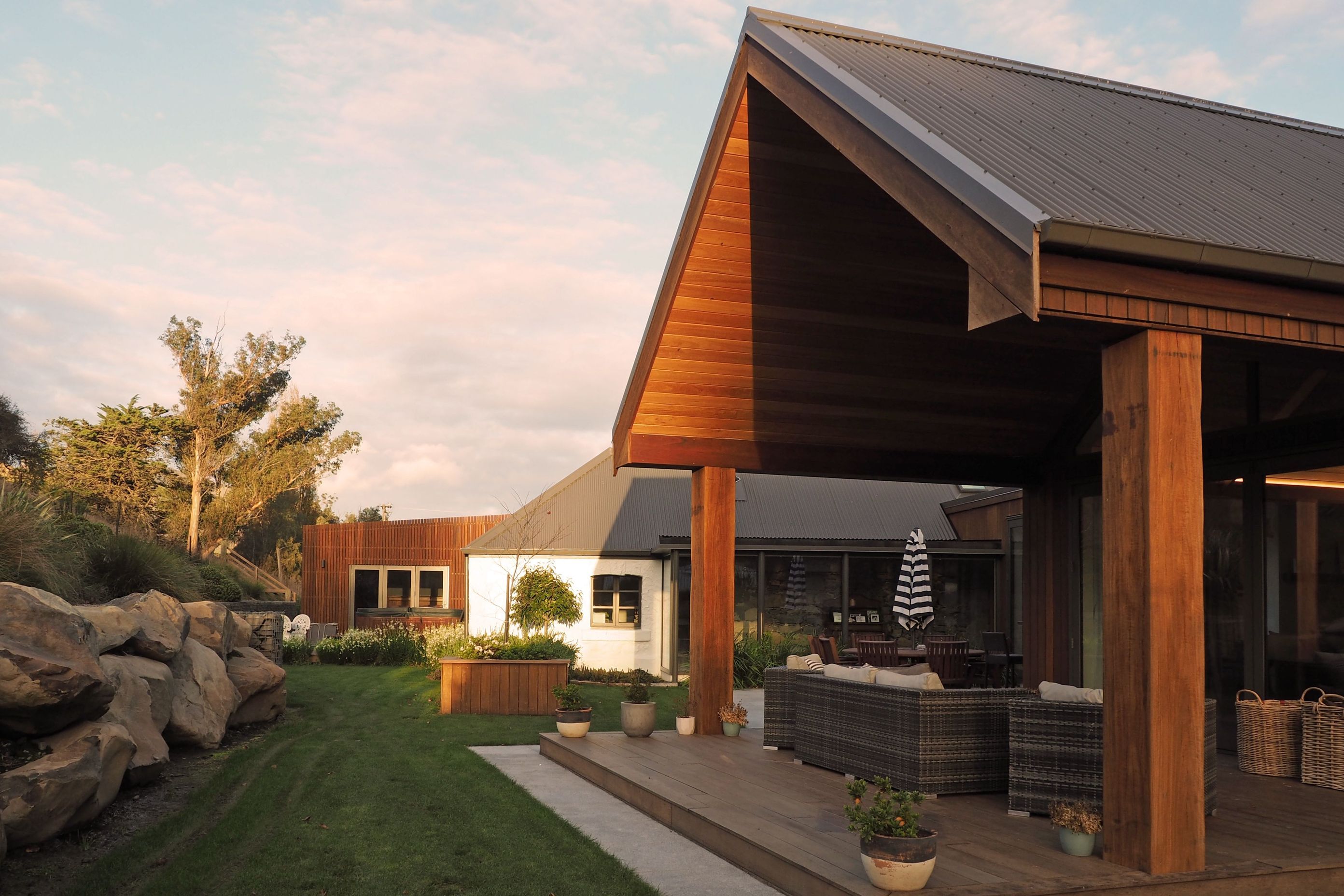 Chaplin-Crooks-ArchitectsWalnut-CottageAddition-and-cottage-viewed-from-northwest.jpg
