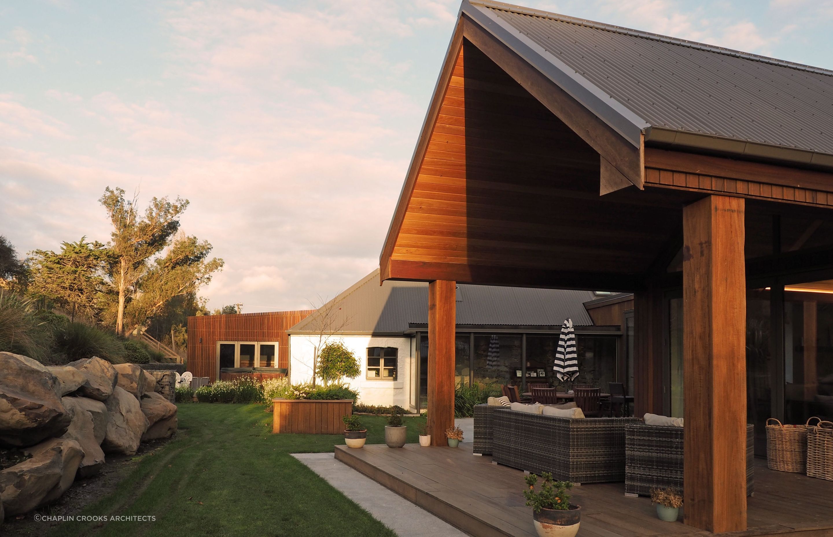 Chaplin-Crooks-ArchitectsWalnut-CottageAddition-and-cottage-viewed-from-northwest.jpg