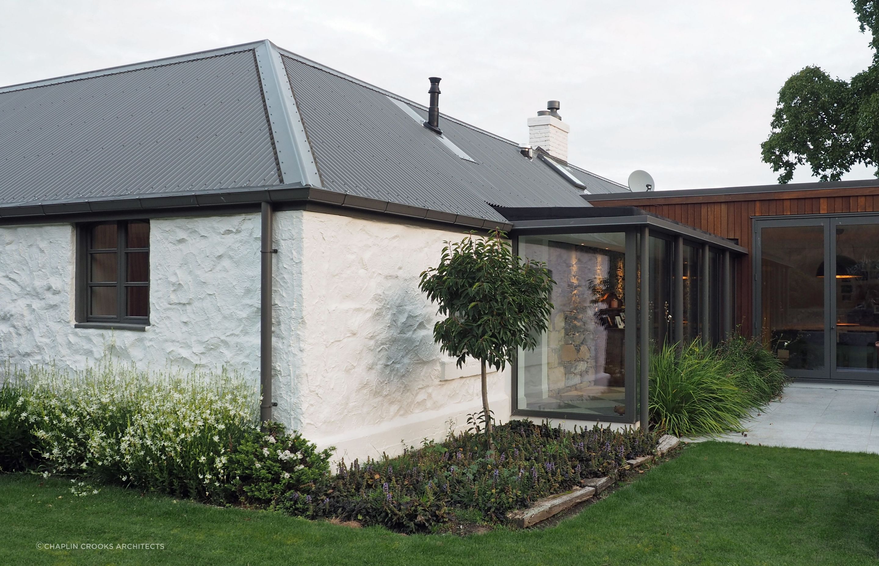 Chaplin-Crooks-ArchitectsWalnut-CottageCorner-of-cottage-and-addition.jpg