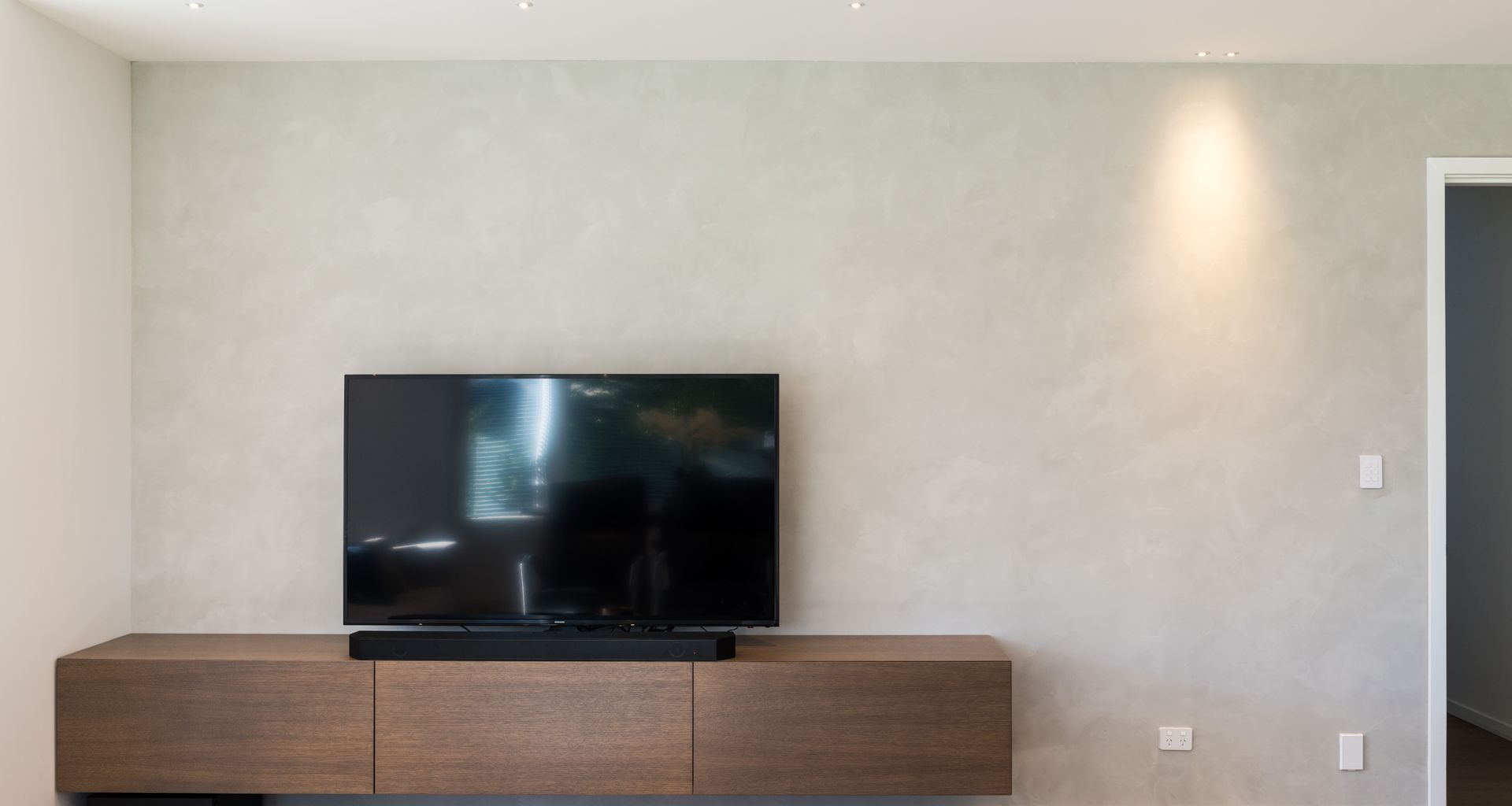 Elegance Unveiled - A Polished Plaster Feature Wall in Ilam banner