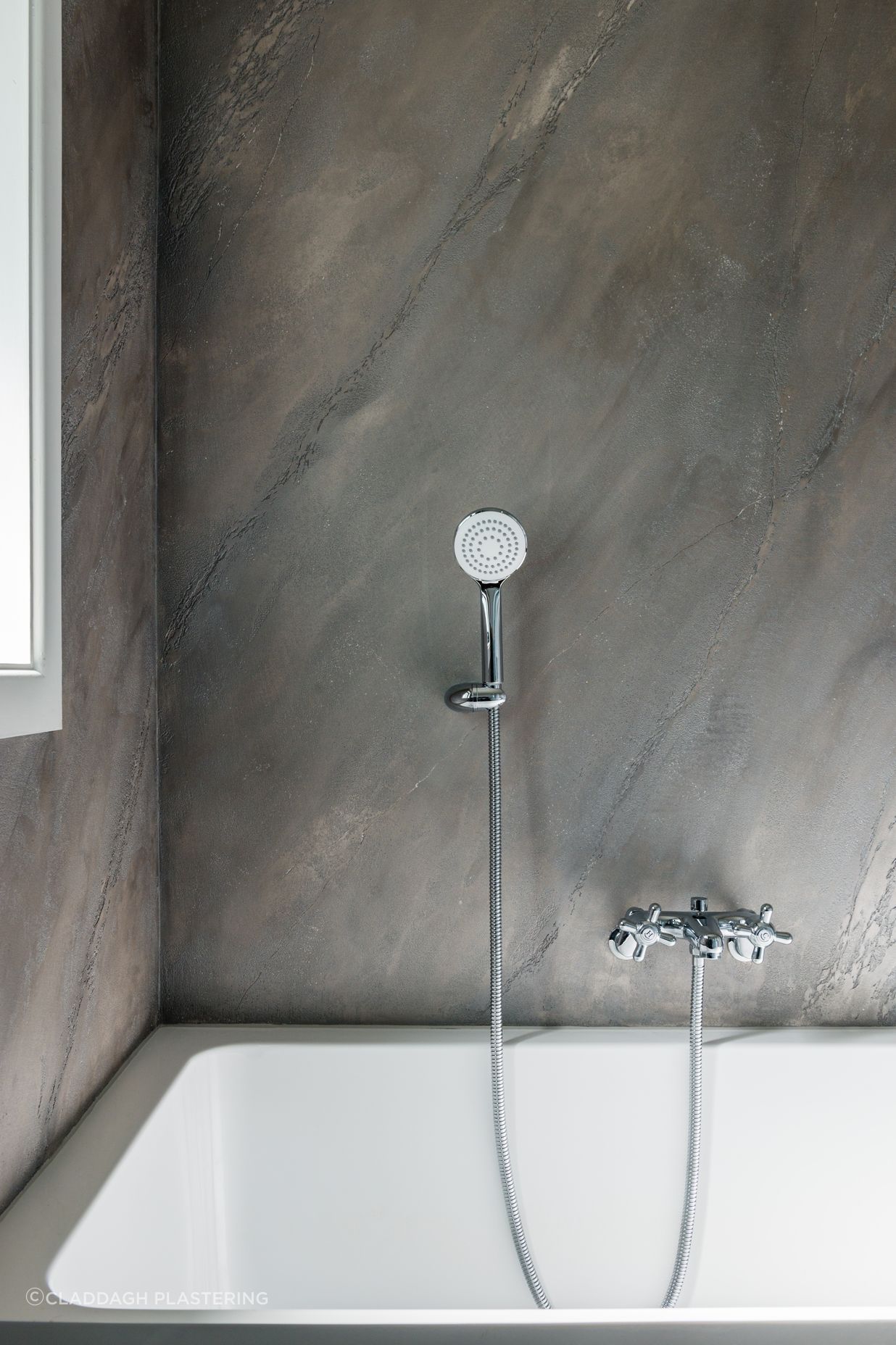 Split stone textured wall - Bathroom.