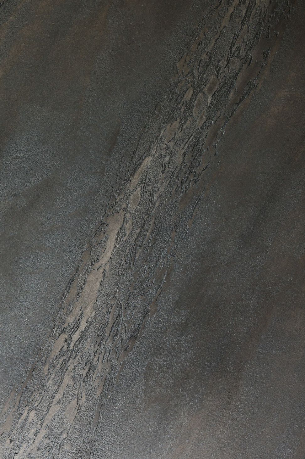 Split stone textured wall - Bathroom.