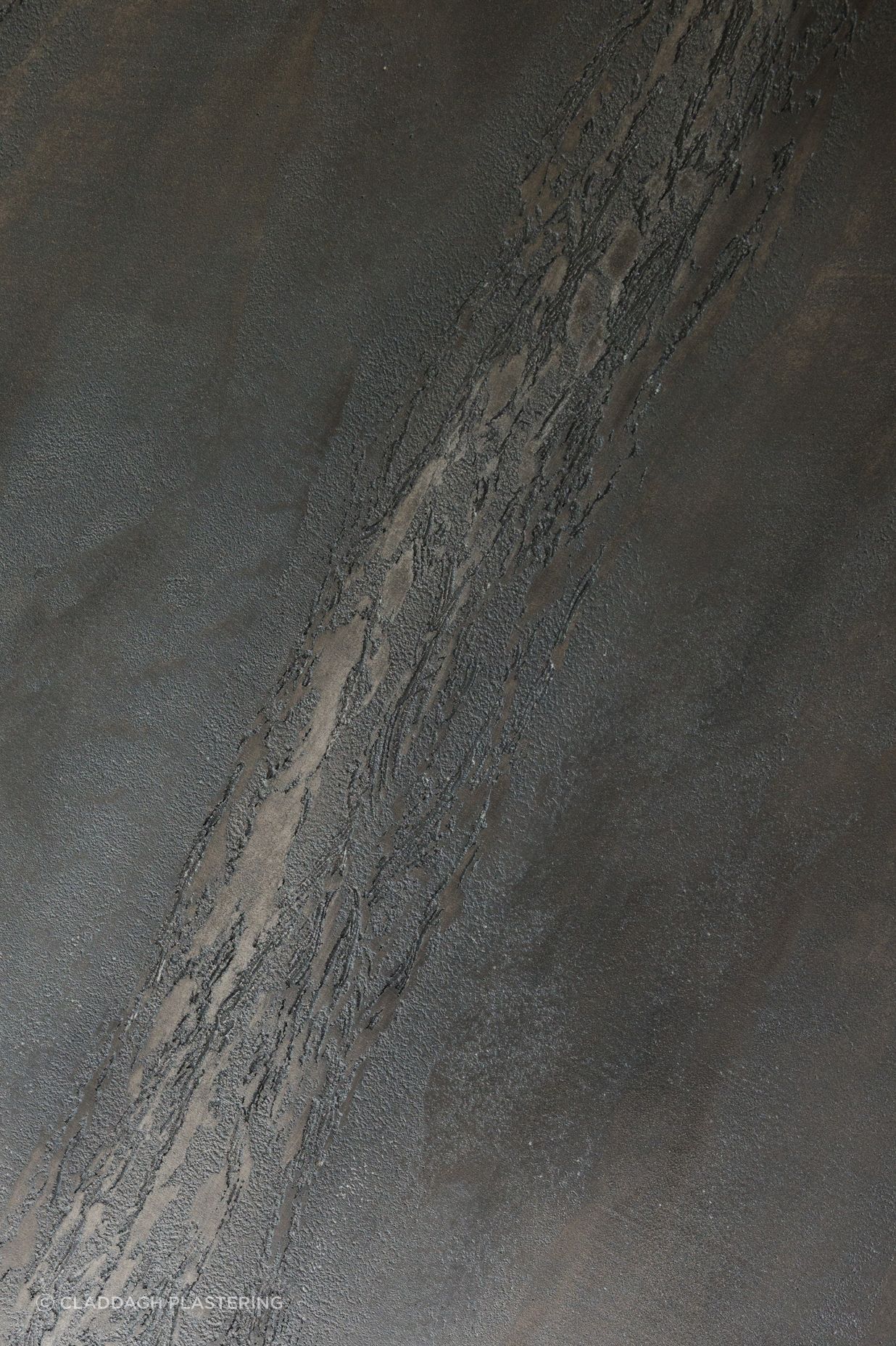 Split stone textured wall - Bathroom.