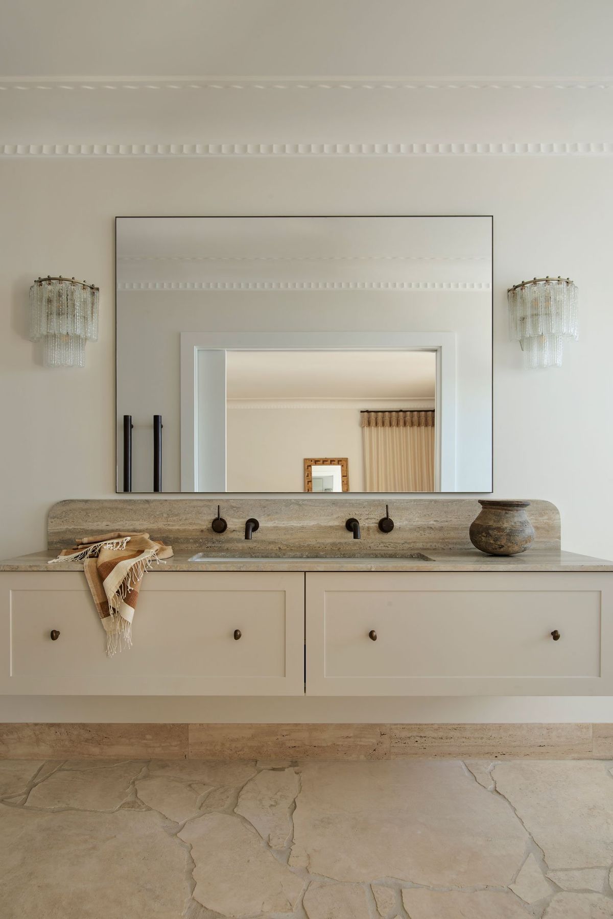 Clareville-Residence-by-Lubu-Design-Project-Feature-The-Local-Project-Image-10-1.jpg