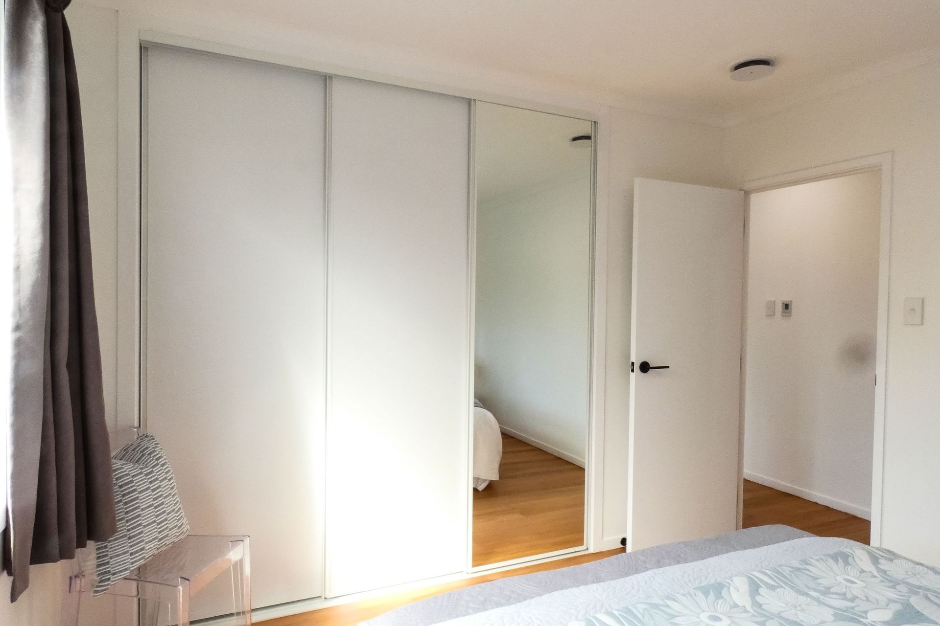 Contemporary-Bedroom-in-Auckland-renovation-By-Alder-Homes.jpg