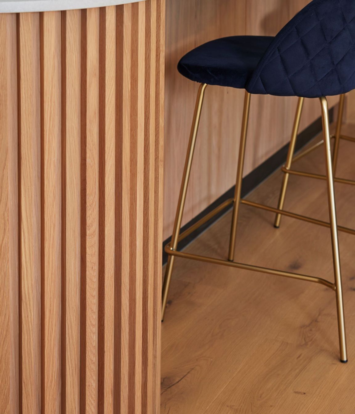 Curved-Oak-Kithcen-Island-Bench-Auckland-Interior-Designer-Stacey-Gillies.jpg
