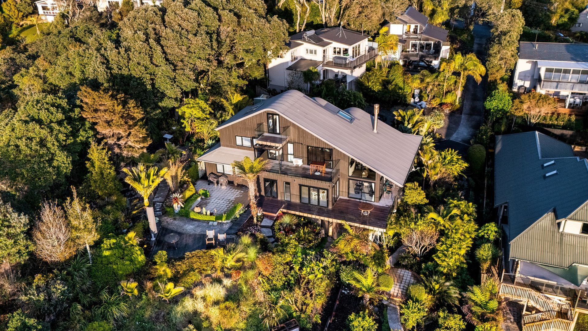Ocean Oasis - Renovation, Extension & Deck Upgrade by Ze Build | Hatfields Beach, Auckland, NZ video