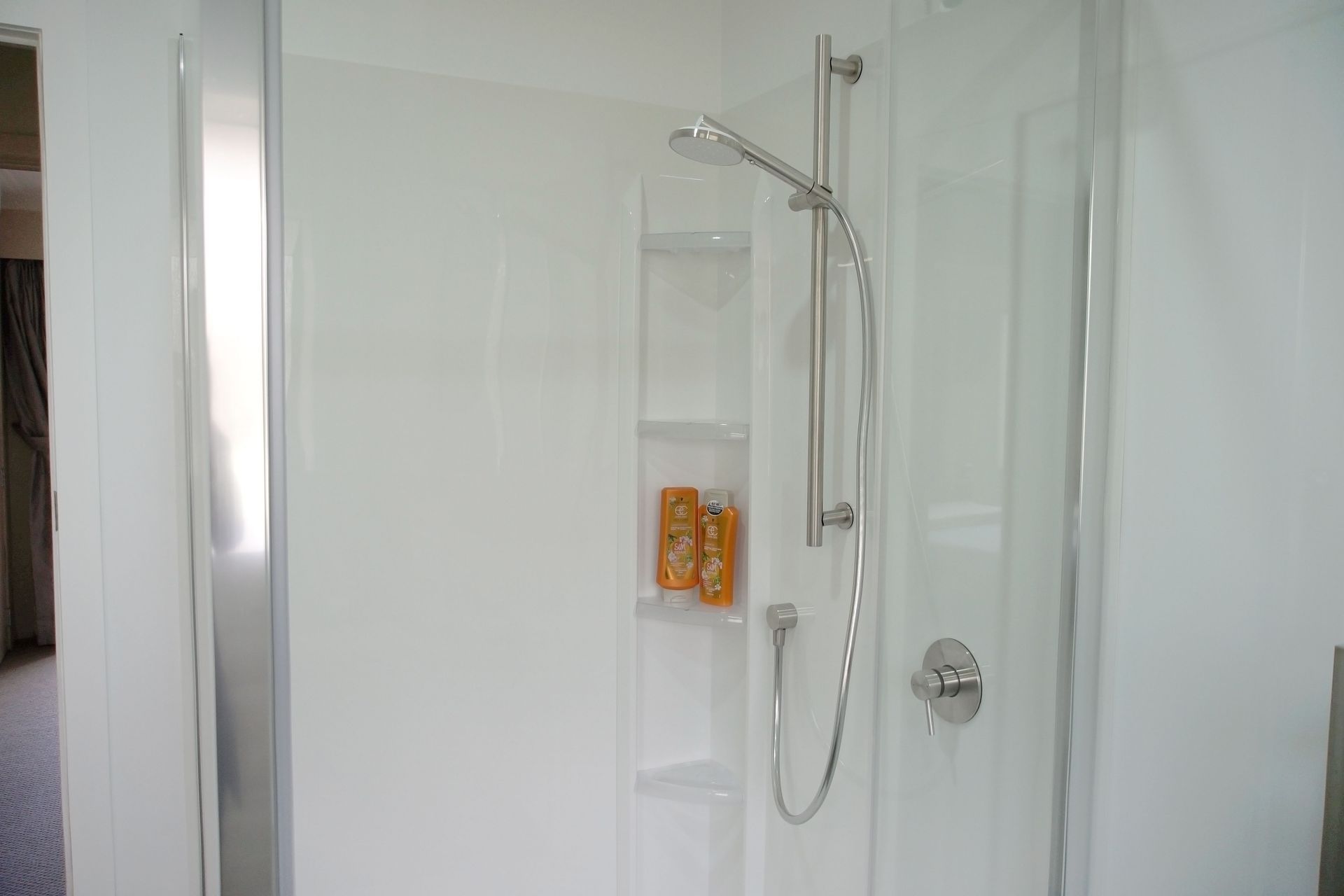 Low Maintenance Kitchen and Bathroom renovation in Auckland