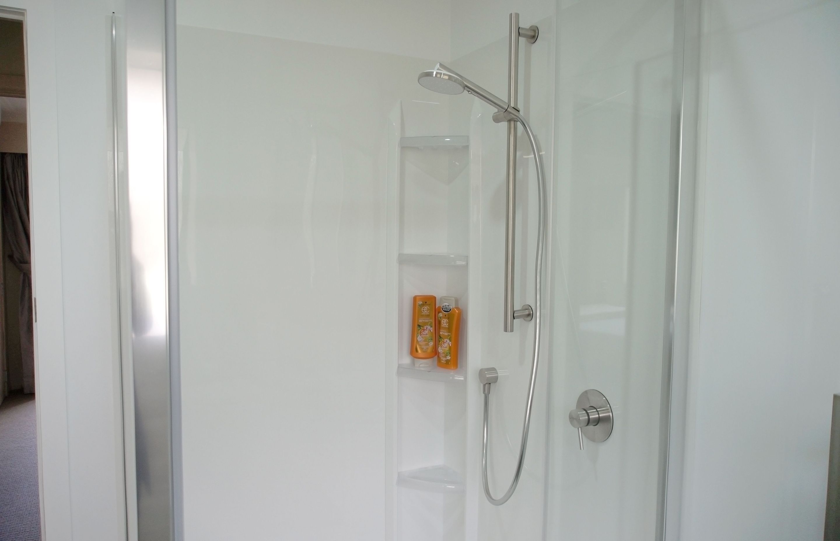 Low Maintenance Kitchen and Bathroom renovation in Auckland