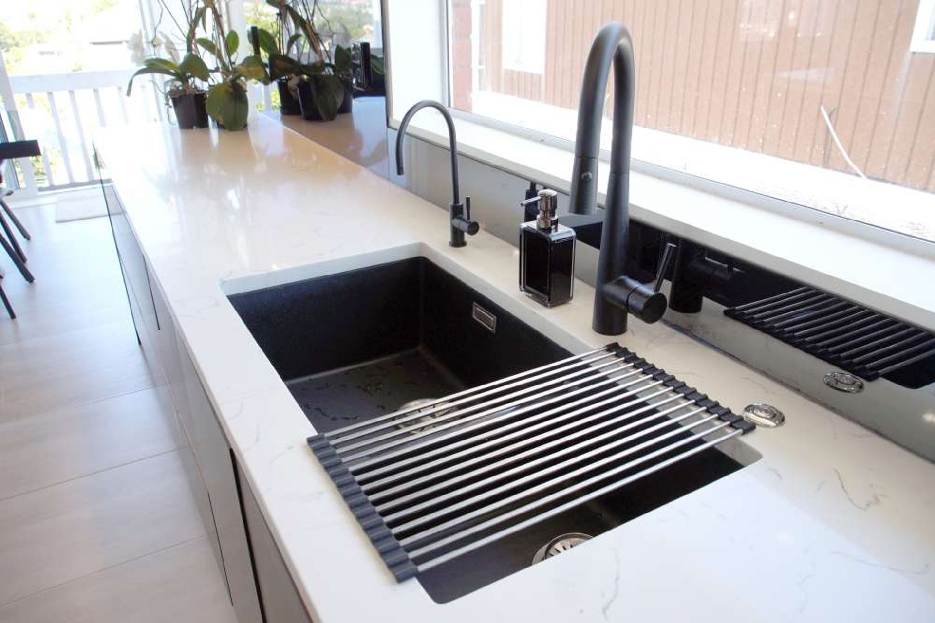 Entertainers Dream
Kitchen & Bar