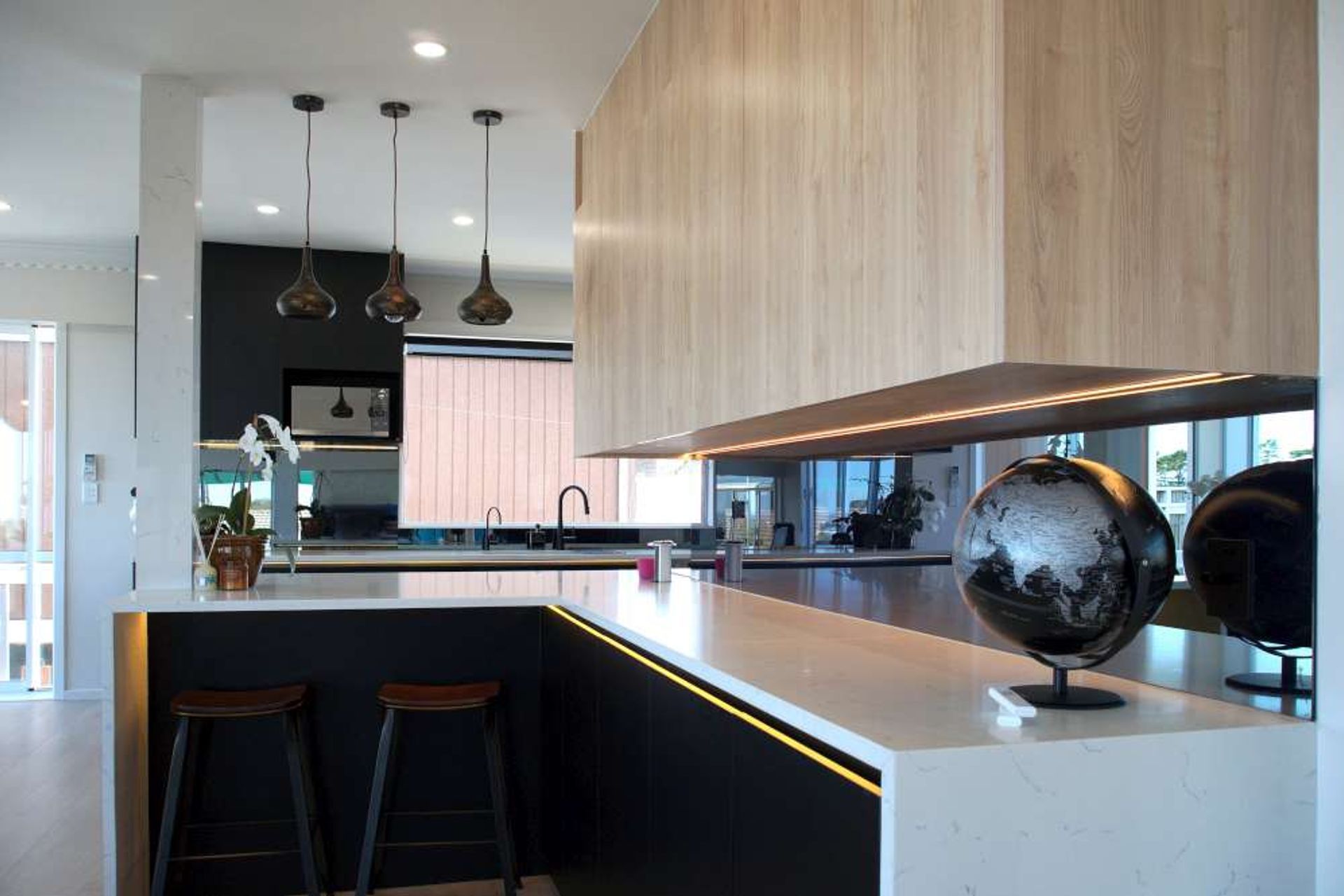 Entertainers Dream
Kitchen & Bar