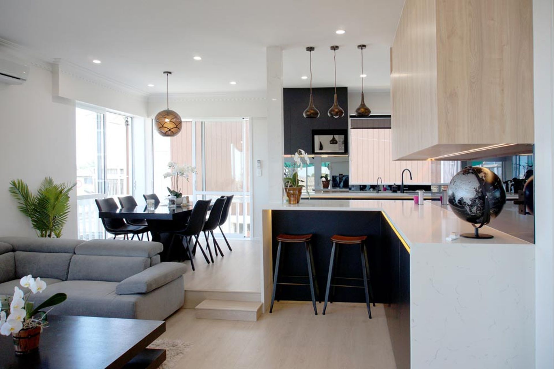 Entertainers Dream
Kitchen & Bar