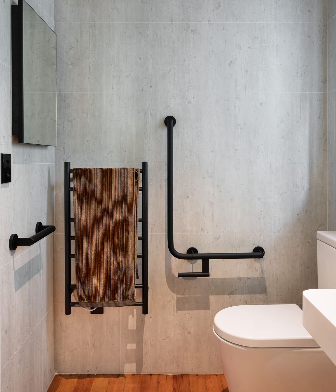 Renovated bathroom using stylish accessible fittings