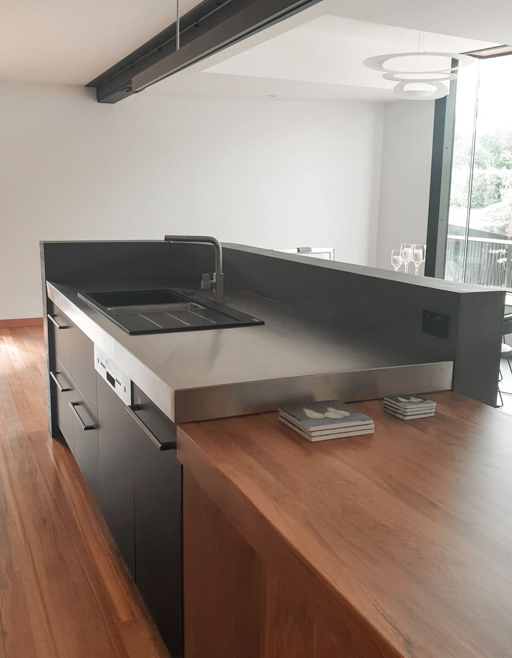 Polished plaster splashback