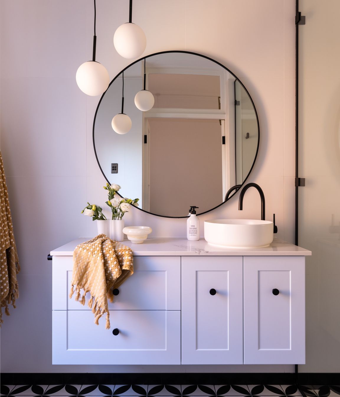 Daughters-bathroom-main-view-Mosman-01-v2.jpg