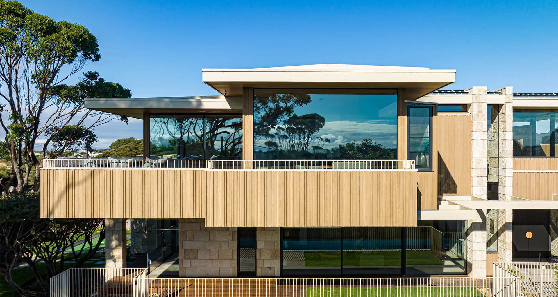 Coastal Home Cladding Point Lonsdale VIC banner