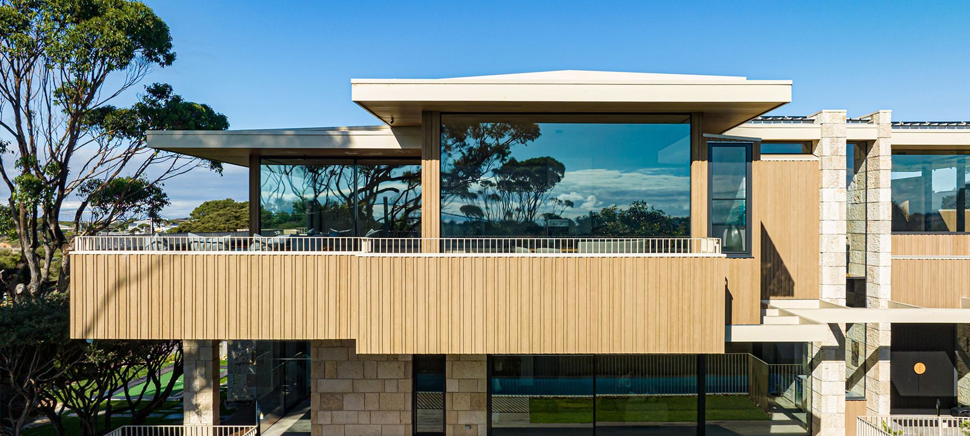 Coastal Home Cladding Point Lonsdale VIC banner