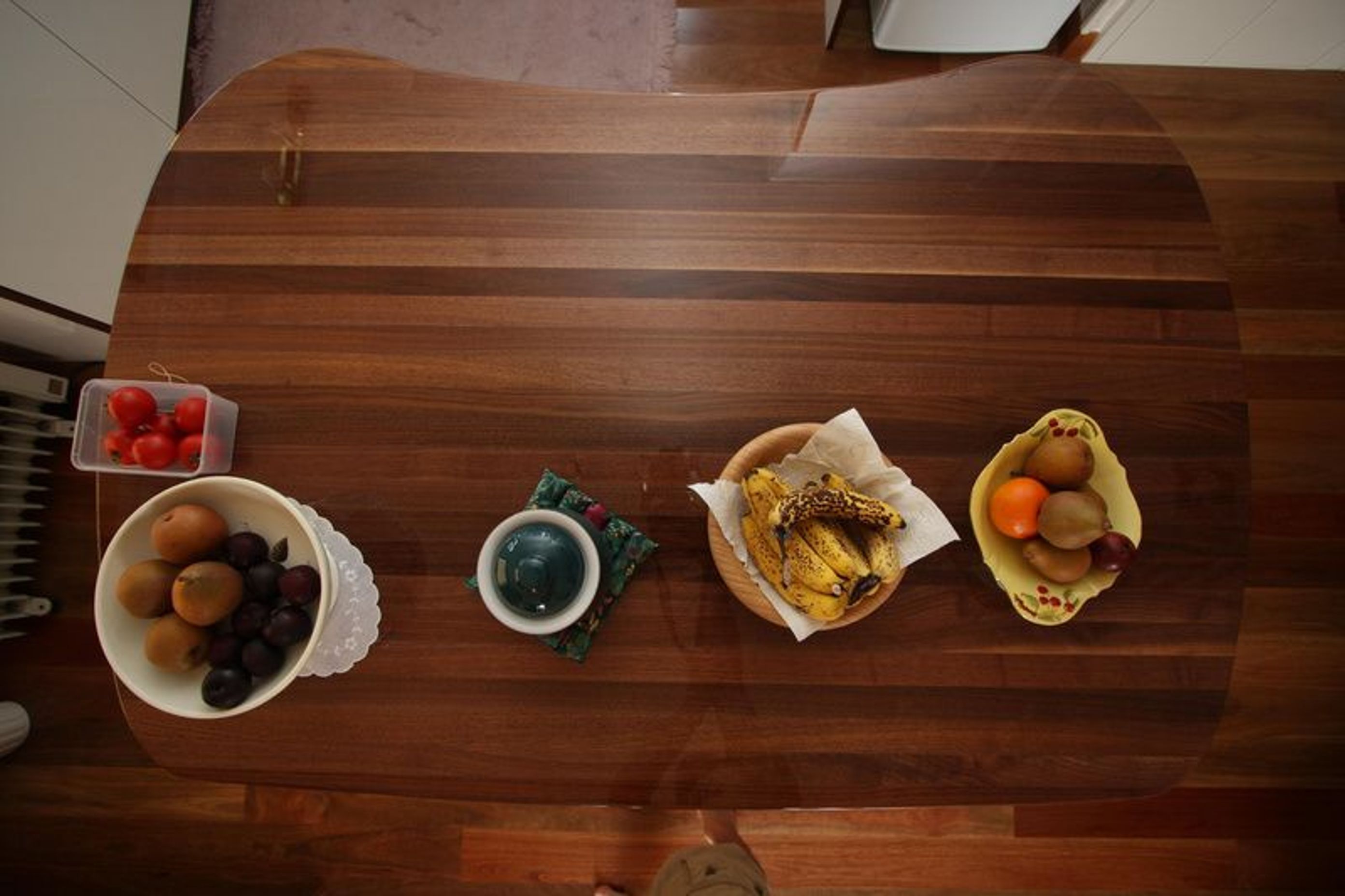 Detail of the curved bench top matching the floor