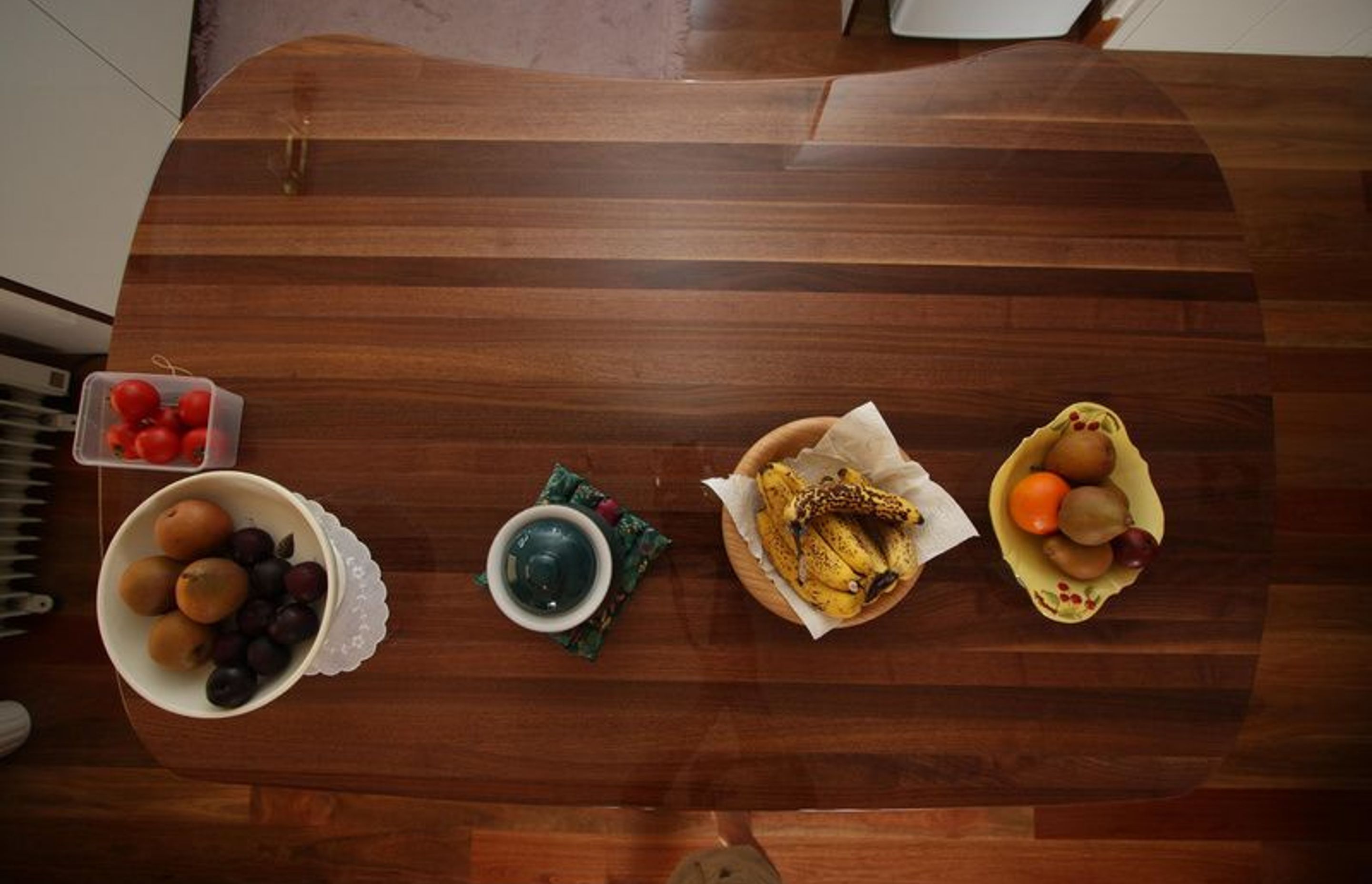 Detail of the curved bench top matching the floor