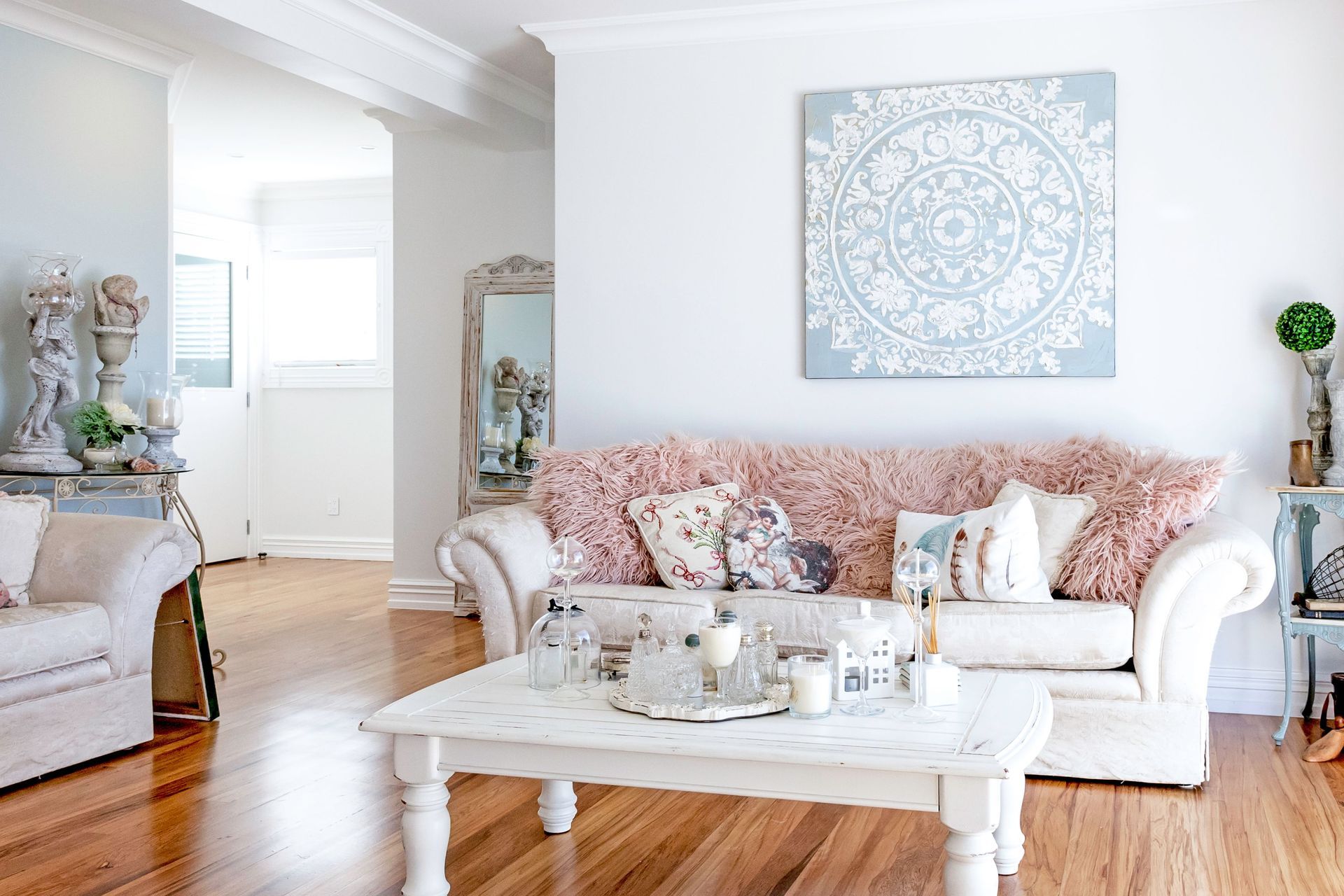 Hamptons-style Design Transforms 1980s Two-Storey Home