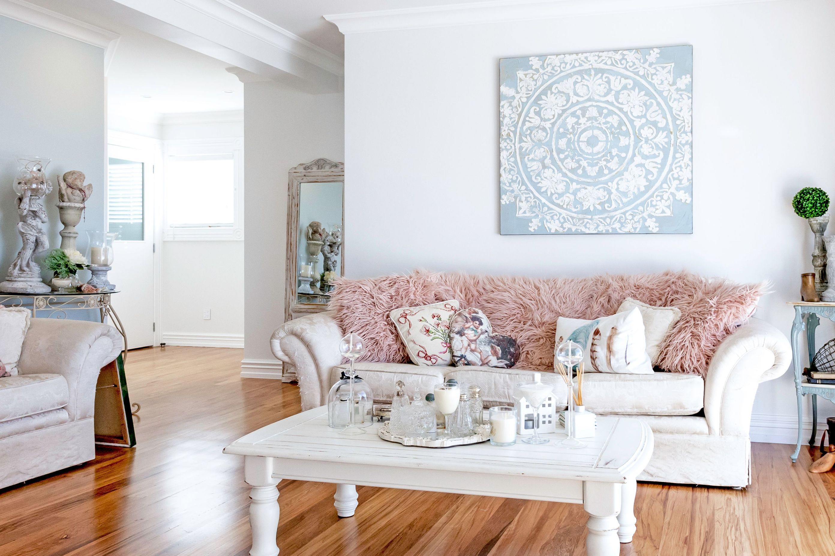 Hamptons-style Design Transforms 1980s Two-Storey Home