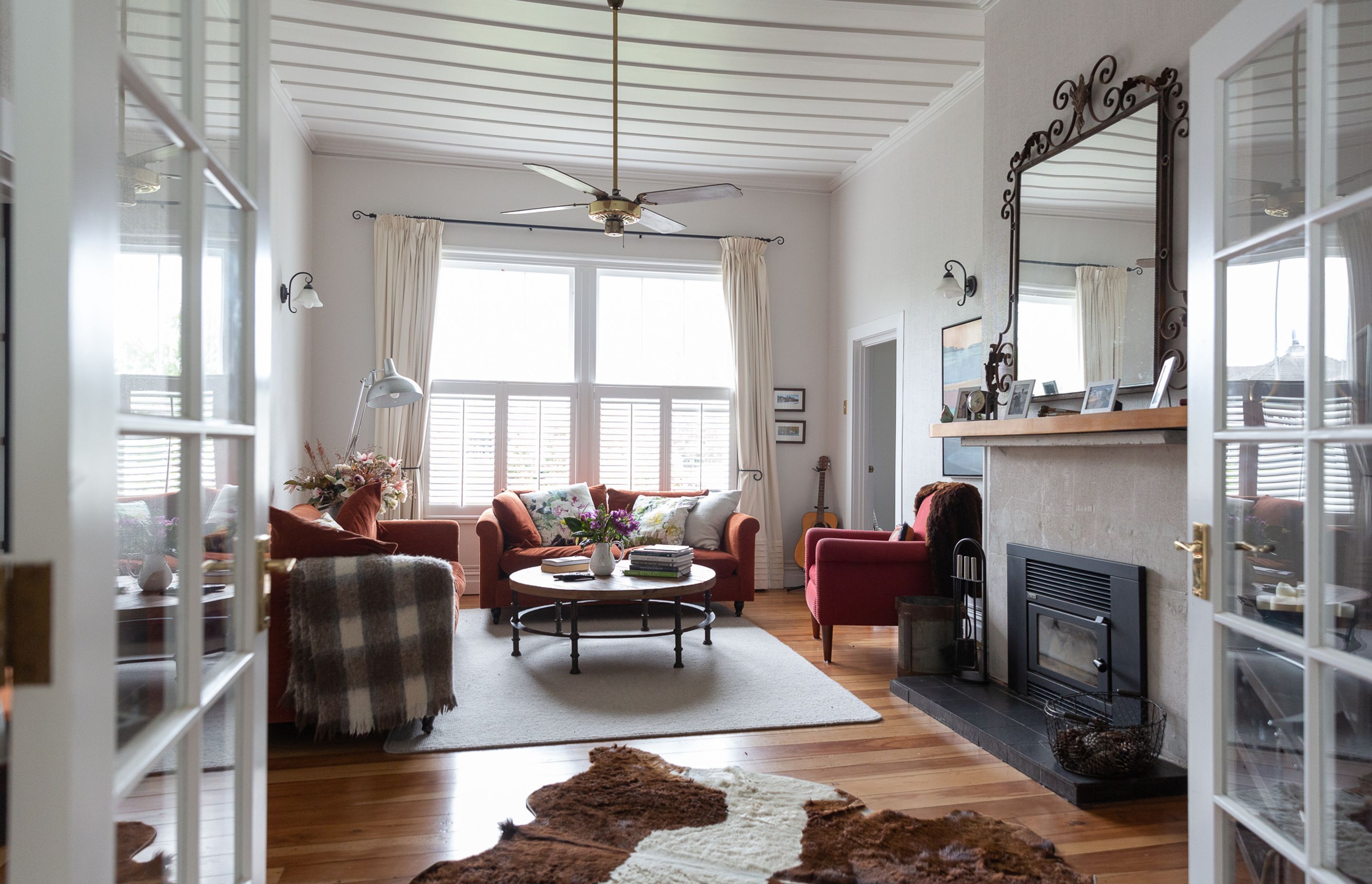 Internal glass doors to separate spaces increase the versatility of this open plan lounge and kitchen diner
