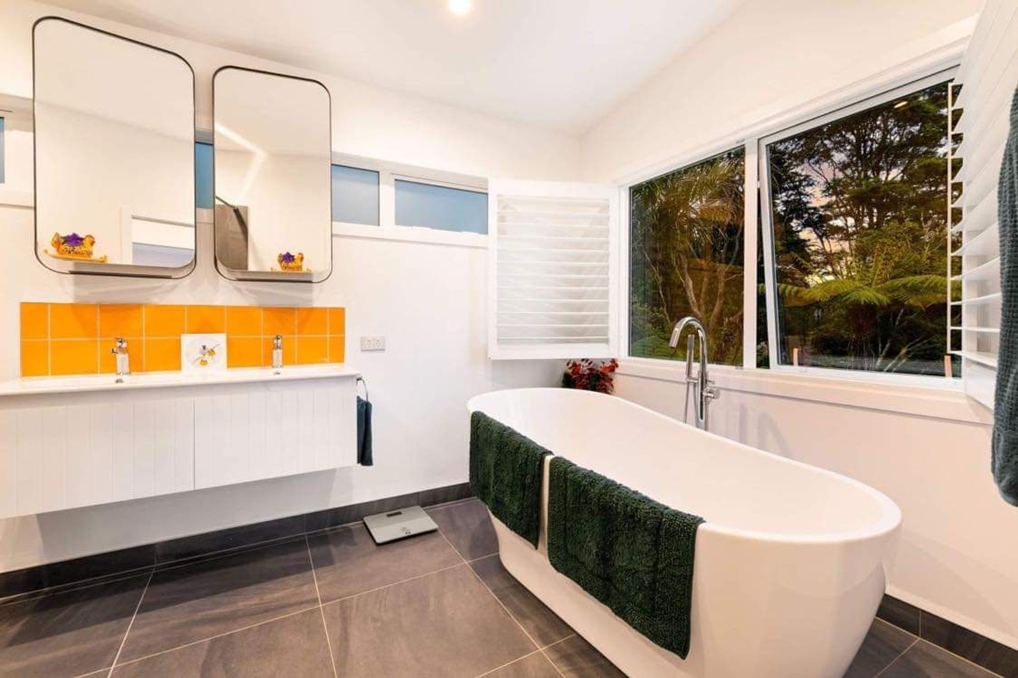 21 Rauhuia Cres, Parau