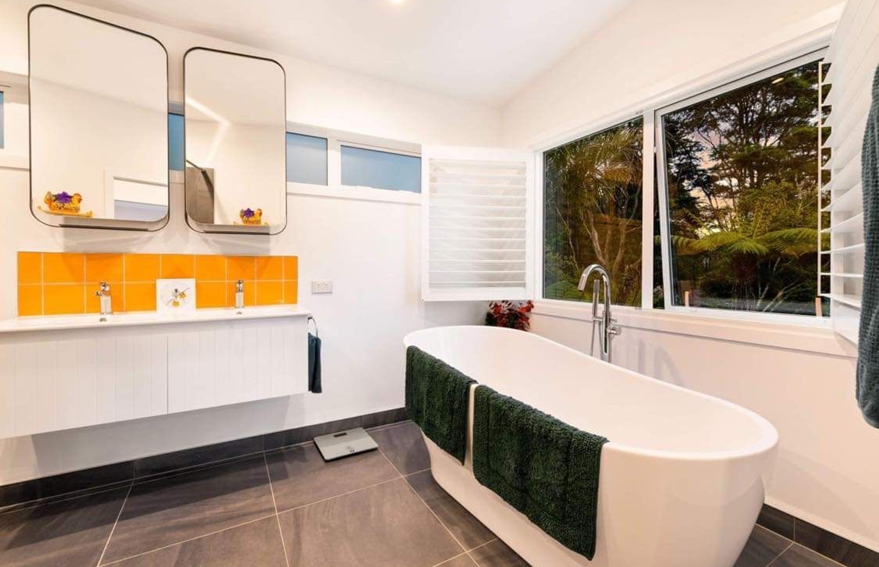 21 Rauhuia Cres, Parau