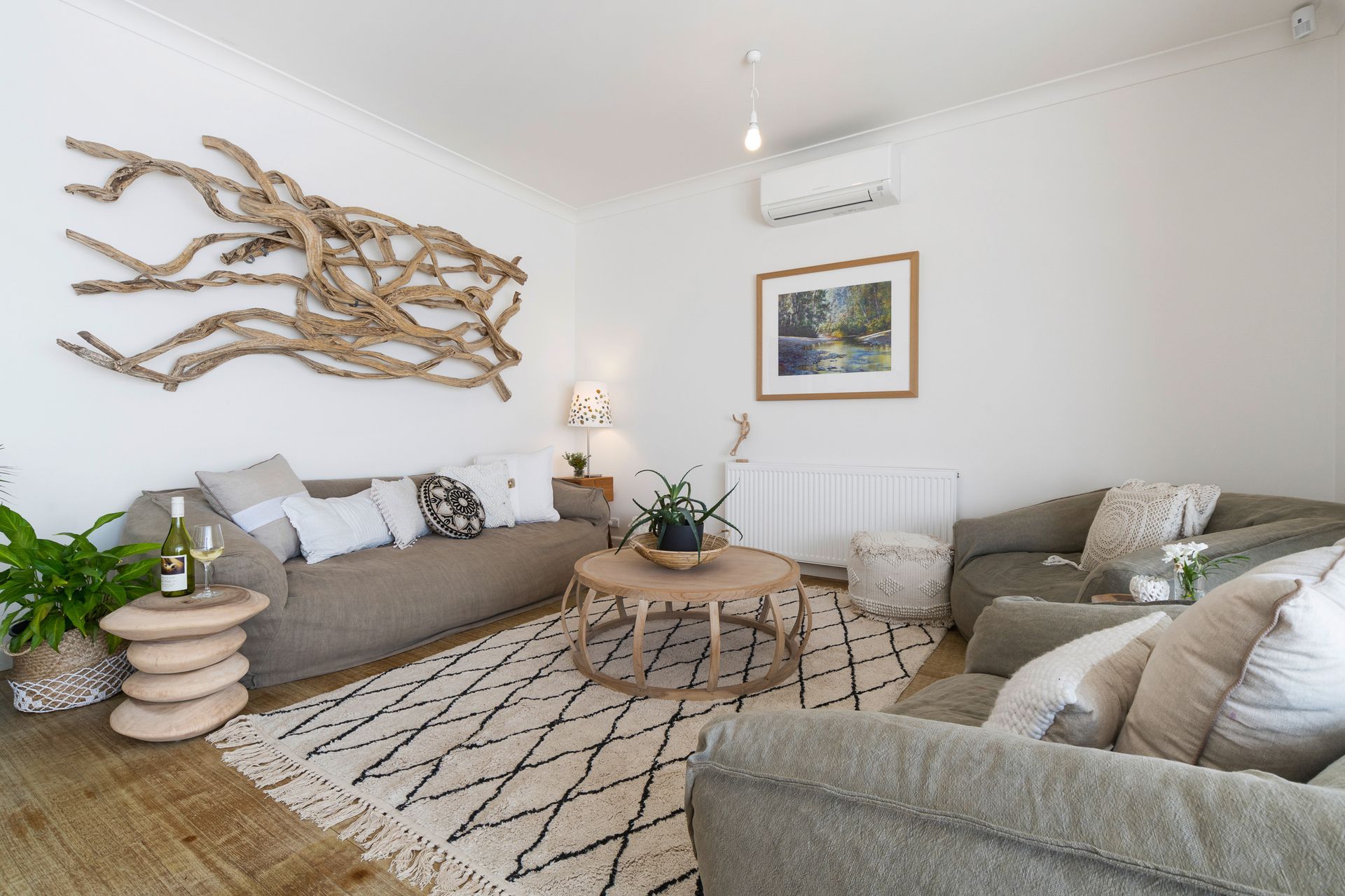 Driftwood details meet coastal coziness in this front living space