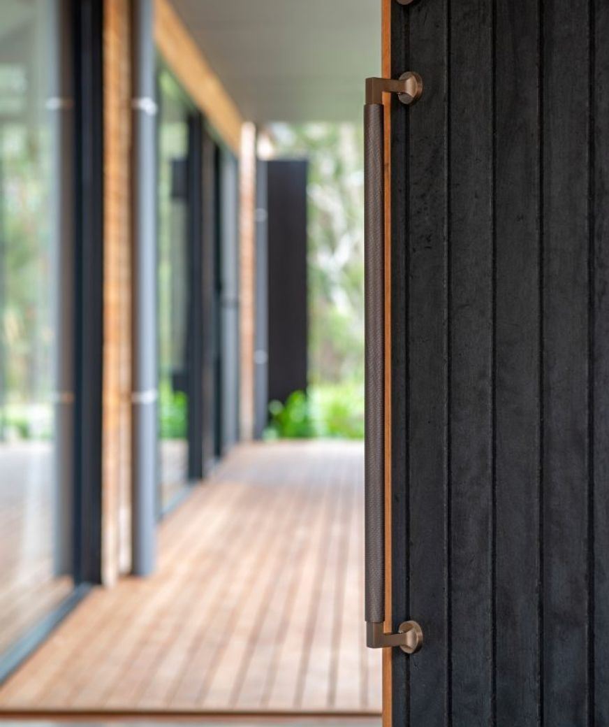 Fabrikate-Troppo-Architects-Iver-Brunswick-Pull-Handle-Bronzed-Brass-4.jpeg