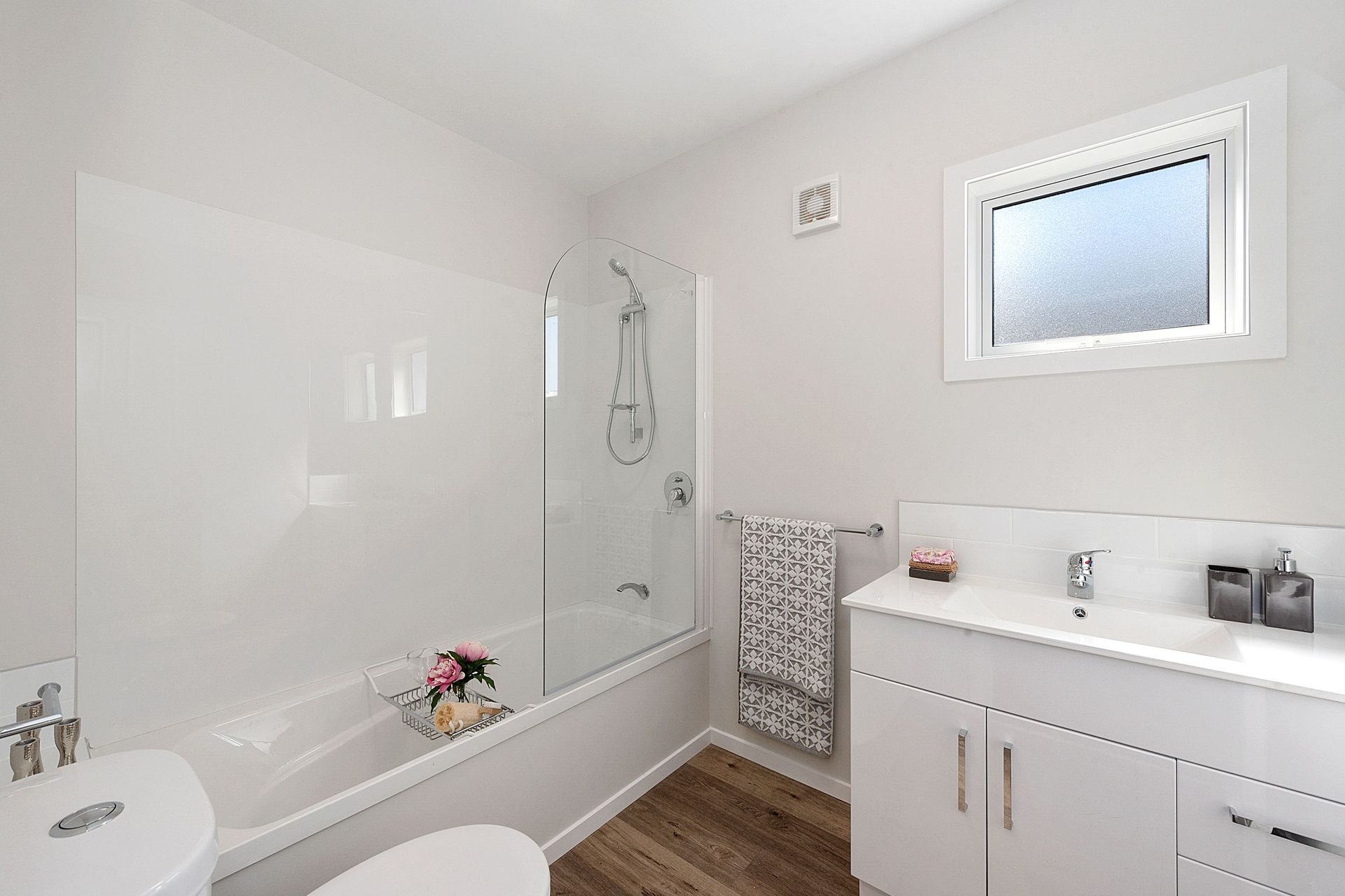 Villa Vanto Reclad, Hamilton