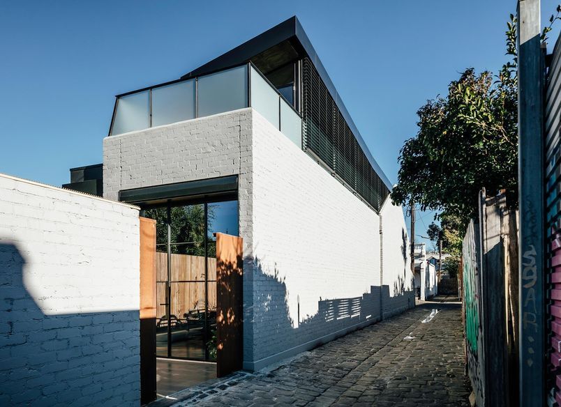 Reverse Tree Change House