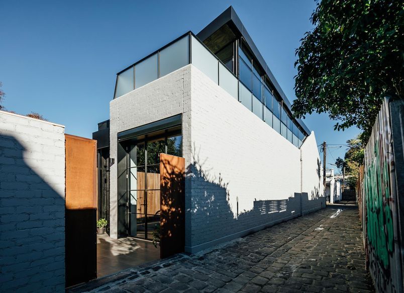 Reverse Tree Change House