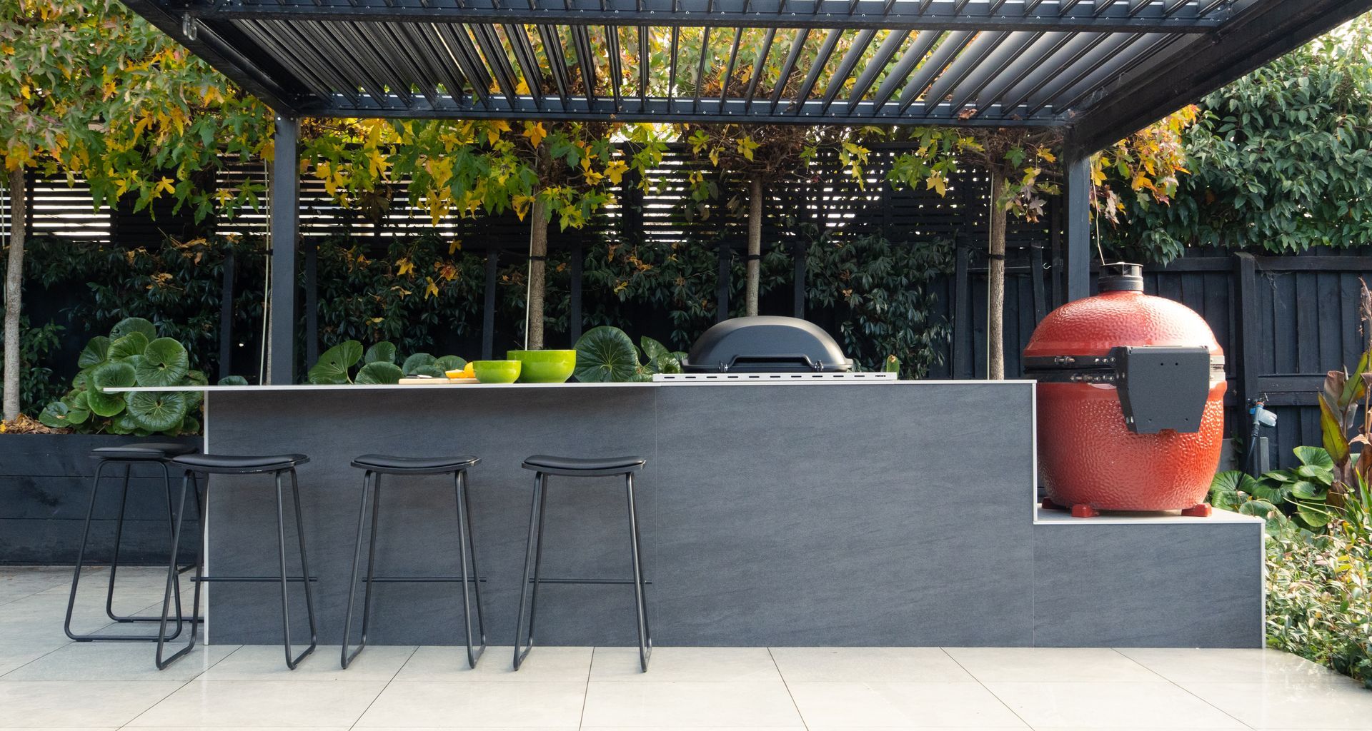 A Sophisticated Alfresco Kitchen Effortlessly Fitted in Space banner