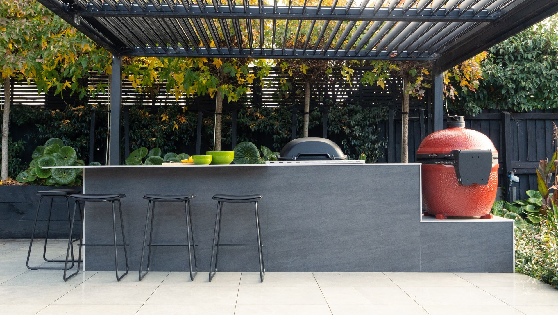 A Sophisticated Alfresco Kitchen Effortlessly Fitted in Space banner