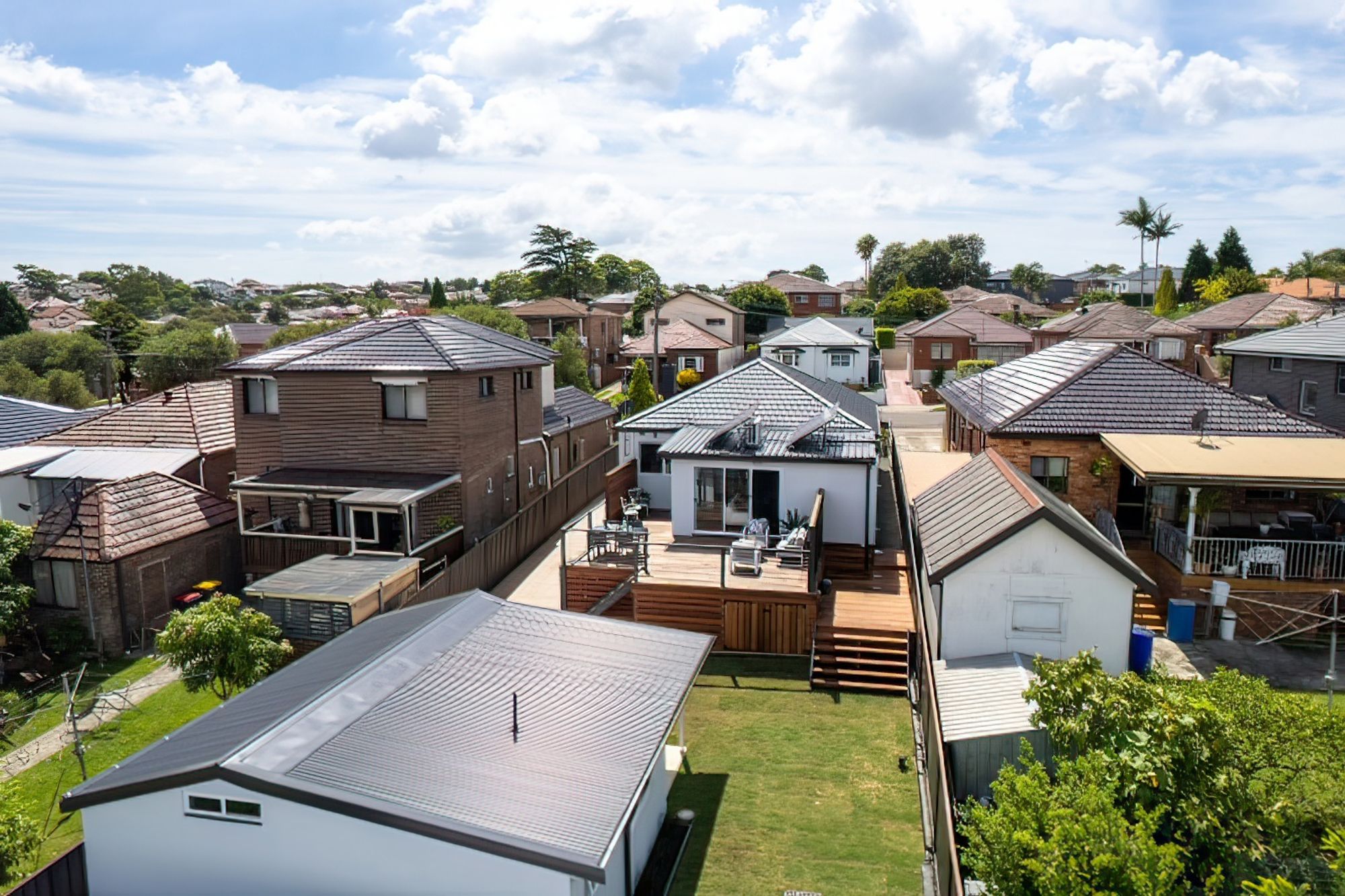 Frost-St-Earlwood-10-topaz-very-compressed-2x.jpeg