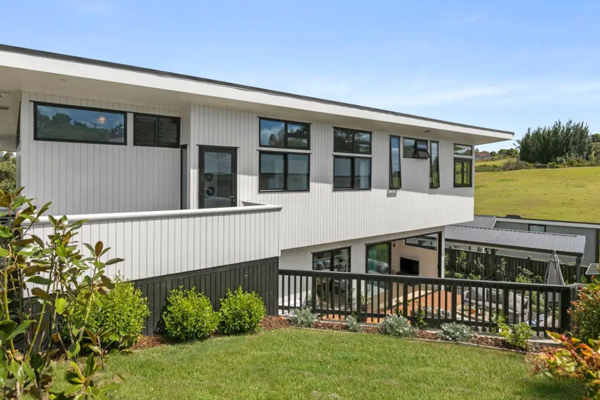 Apirana Ave, Glen Innes