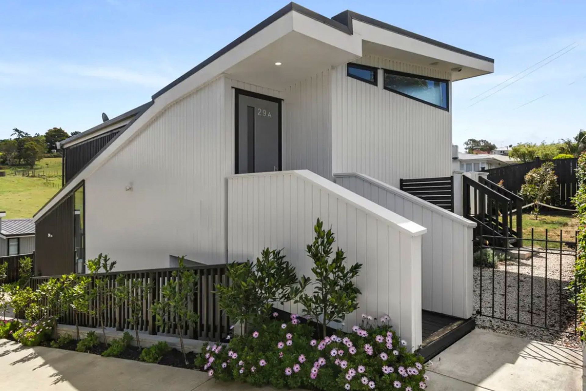 Apirana Ave, Glen Innes