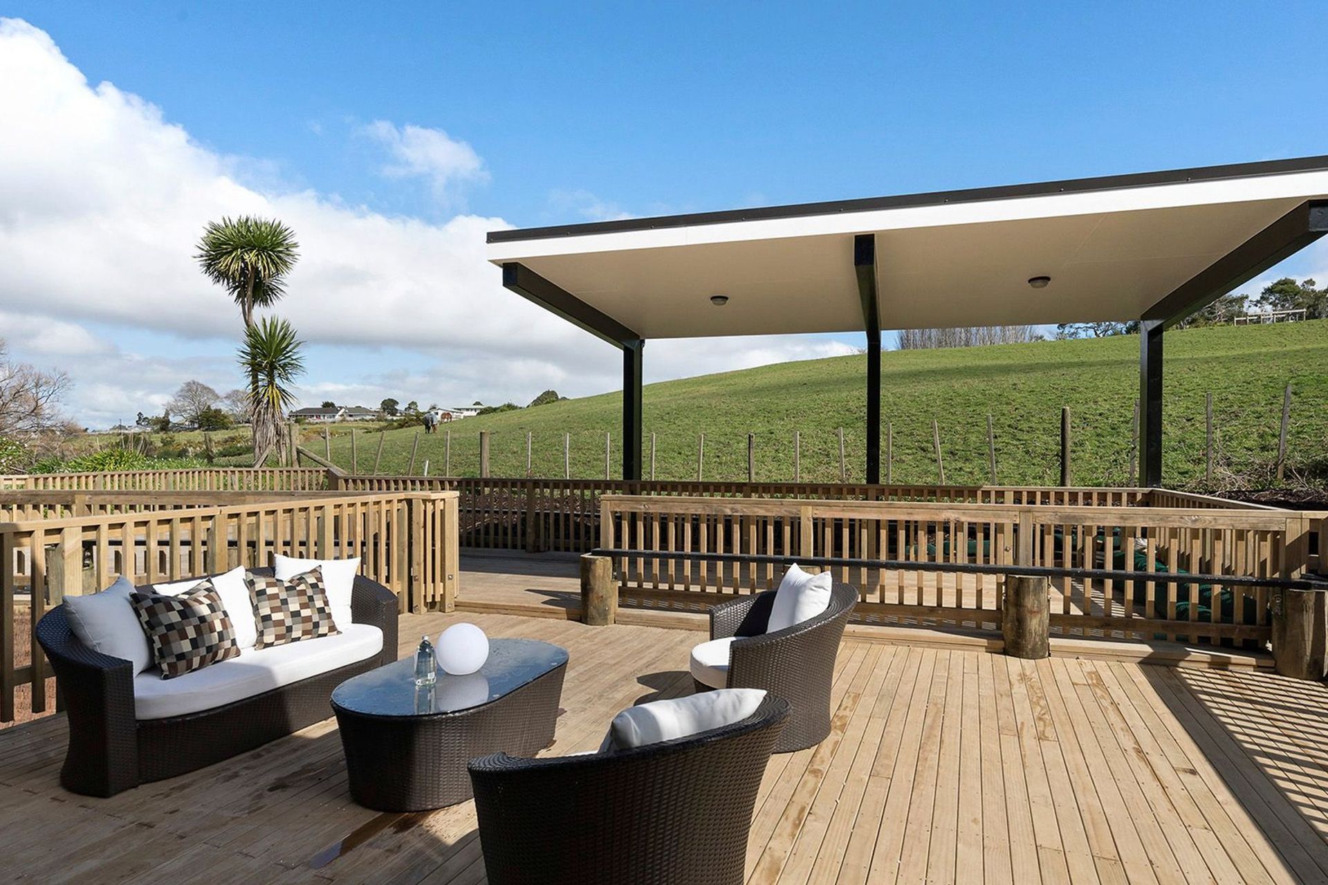 Apirana Ave, Glen Innes