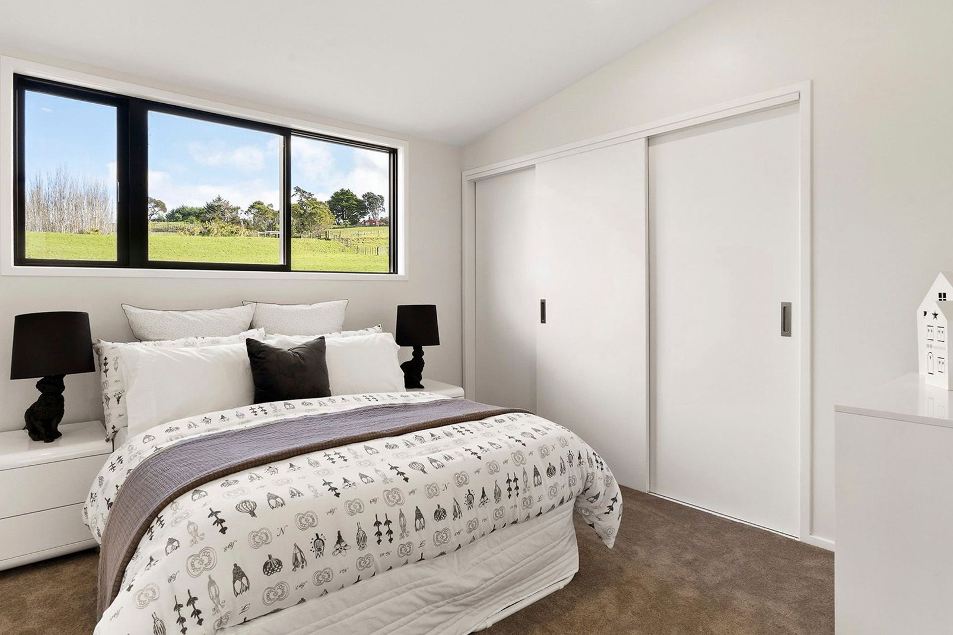 Apirana Ave, Glen Innes