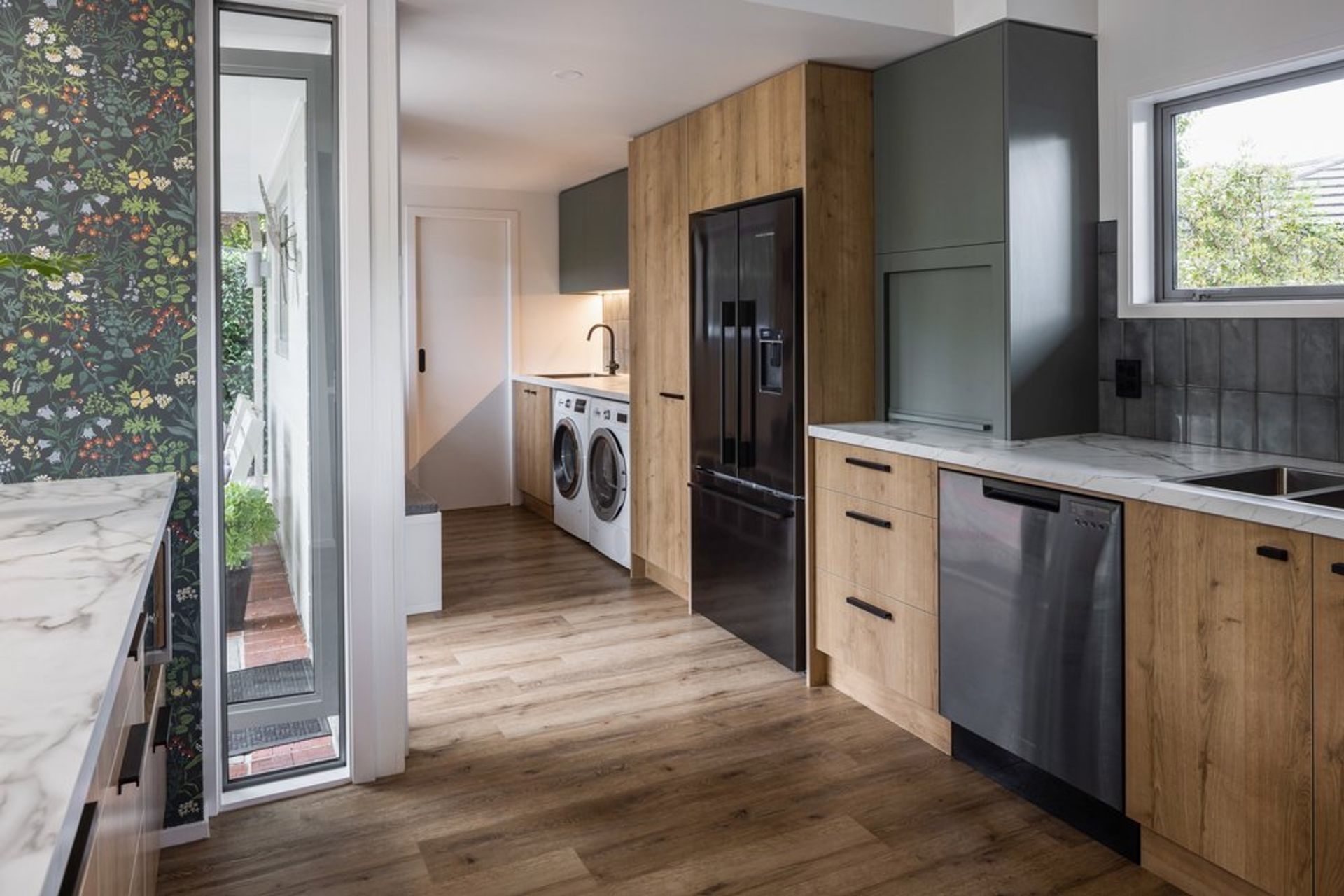 70s Vibe / Peter Bevan Architectural Home Kitchen Renovation